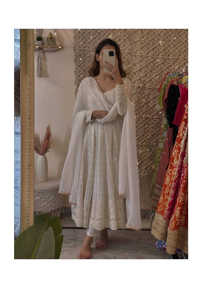 Malishka Export فستان أناركالي أبيض مع دُبَتَة للنساء - Image 1